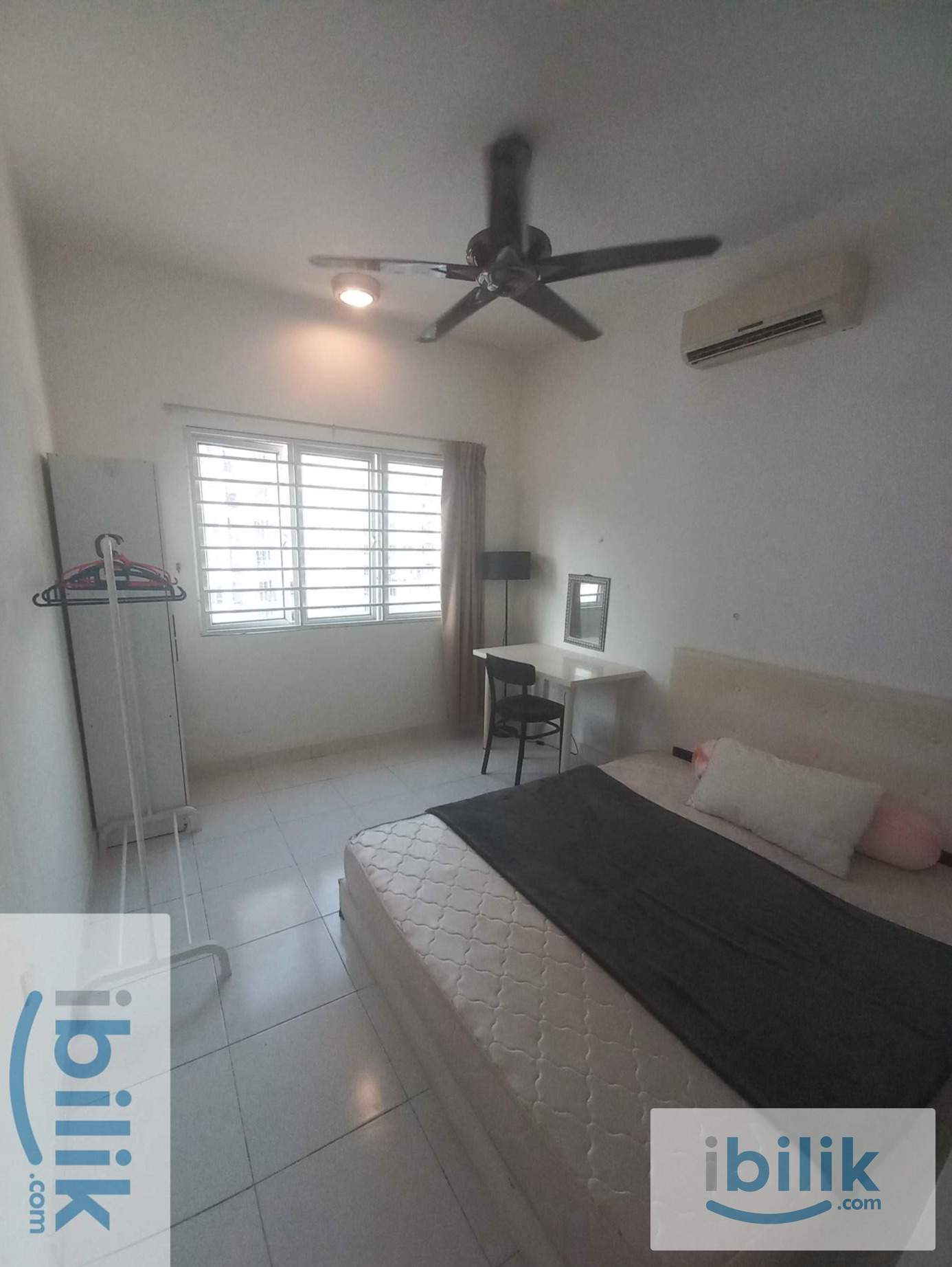 NO PARTITION female MASTER ROOM metropolitan square condo  - Image 1