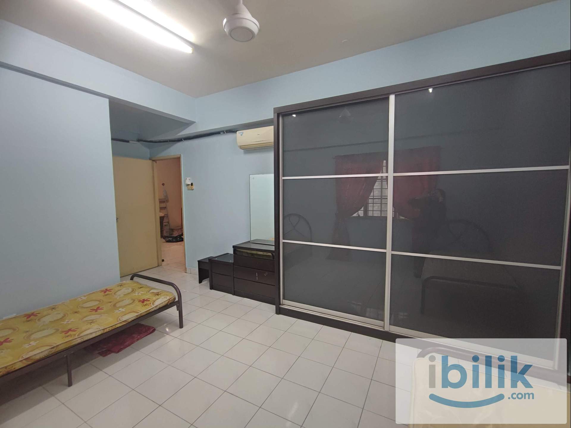 Master Bedroom - Image 4