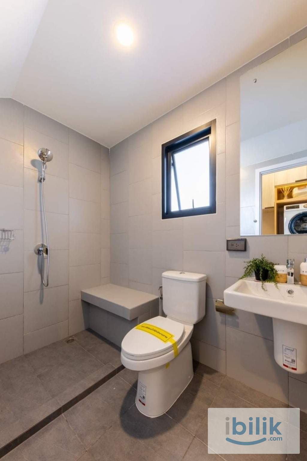 F/F middle size Pool view room - beautiful & convenient location - Image 3