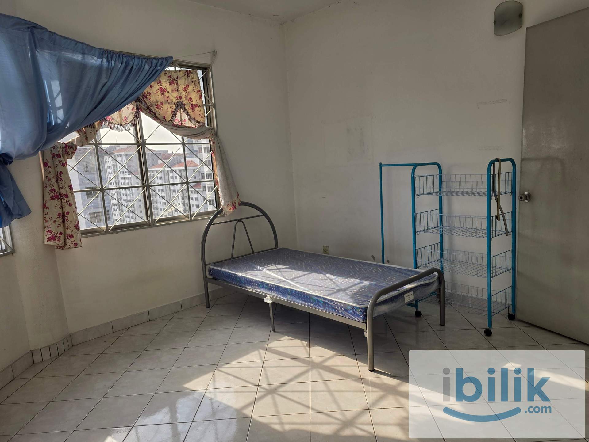 Middle Room at Kelana D'Putera, Kelana Jaya (Include Utilities) - Image 4
