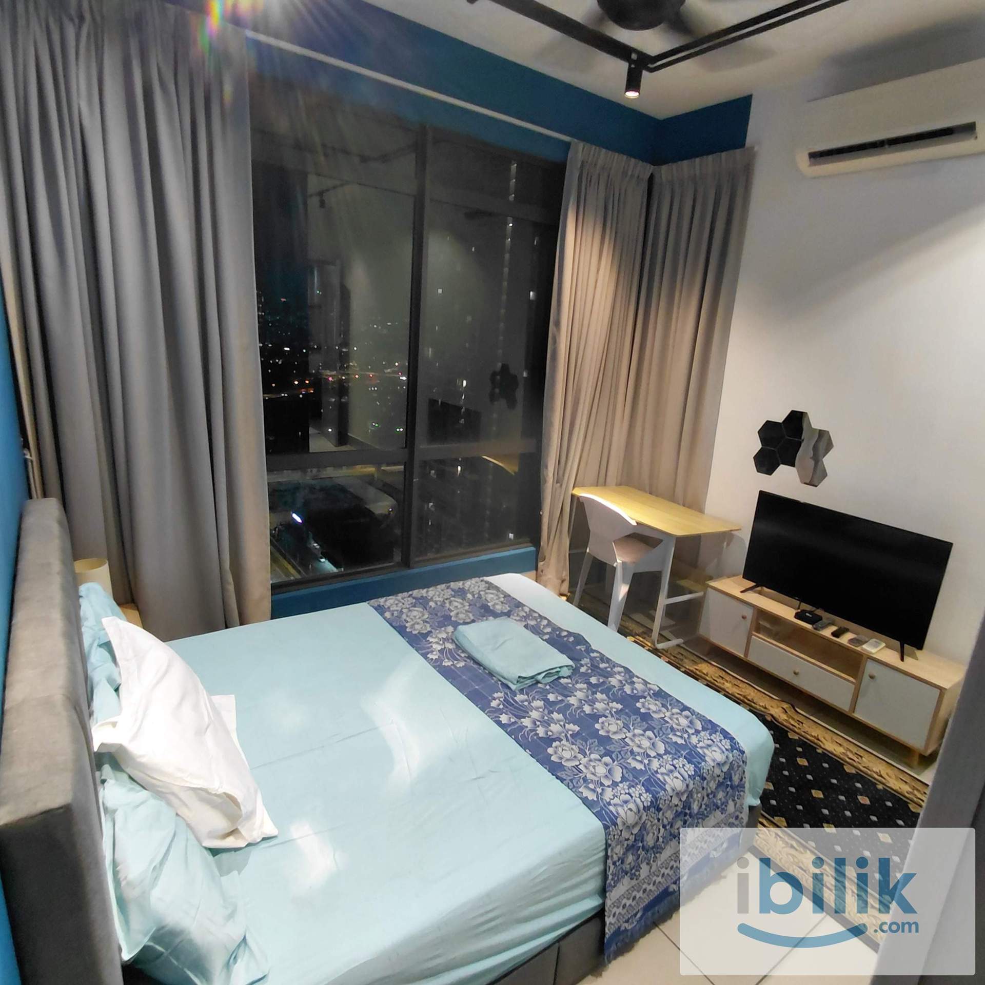 Bukit Bintang Master Bedroom Attached Private Bathroom with Smart TV Kuala Lumpur City Centre View - Image 2