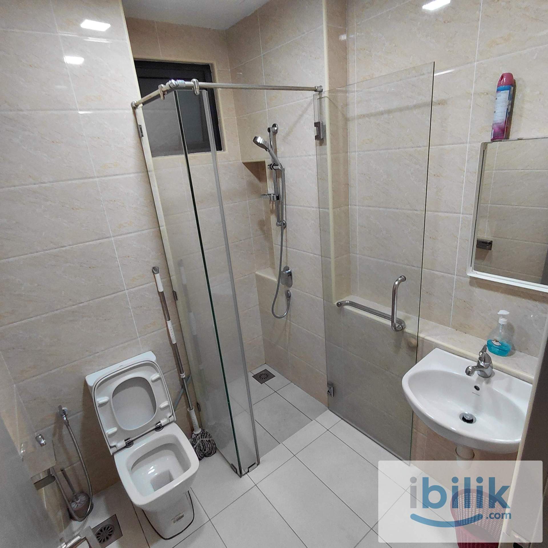 Bukit Bintang Master Bedroom Attached Private Bathroom with Smart TV Kuala Lumpur City Centre View - Image 6