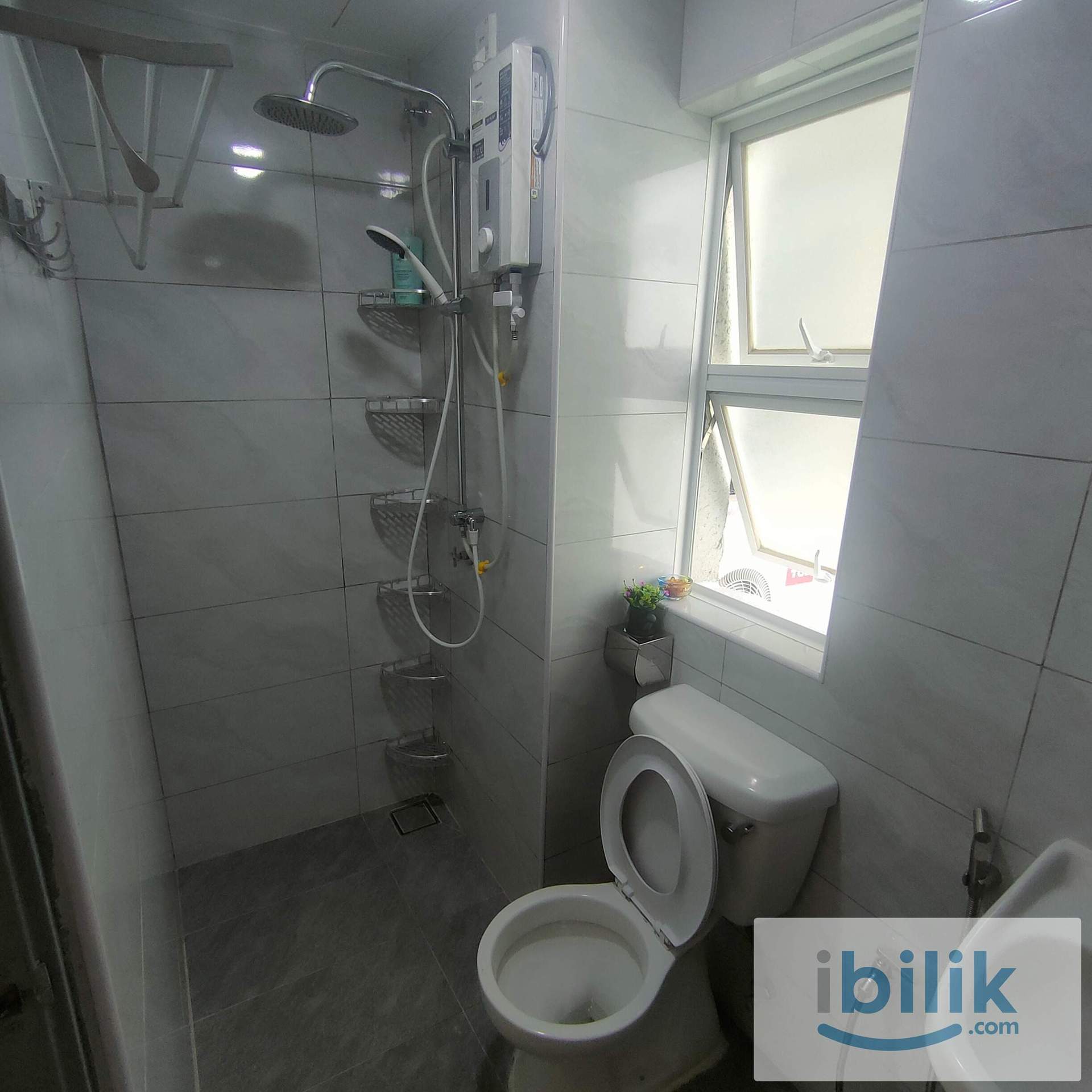 Cozy Medium Room for Rent Walking 9mins to LRT Kelana Jaya Line - Image 6