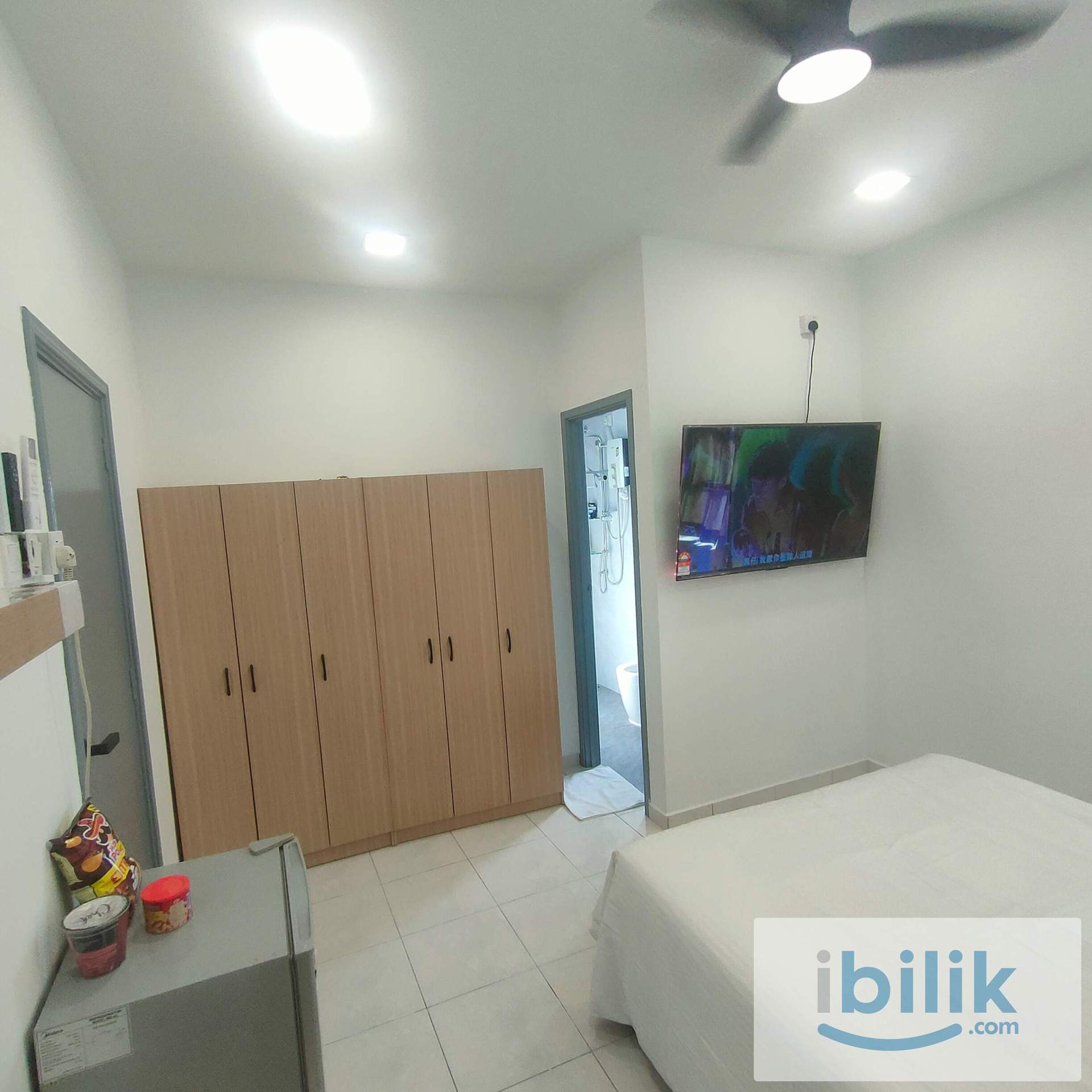 Fully Furnished Studio Bedroom with Private Bathroom Private Cinema Private Fridge at Puchong - Image 2