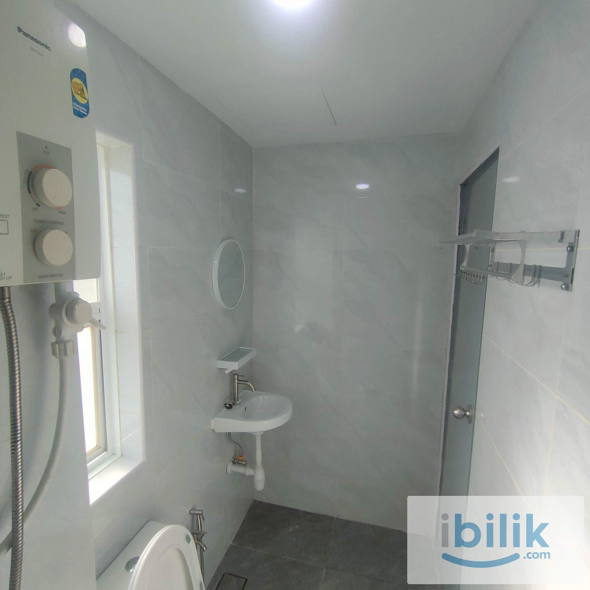 Fully Furnished Studio Bedroom with Private Bathroom Private Cinema Private Fridge at Puchong - Image 6