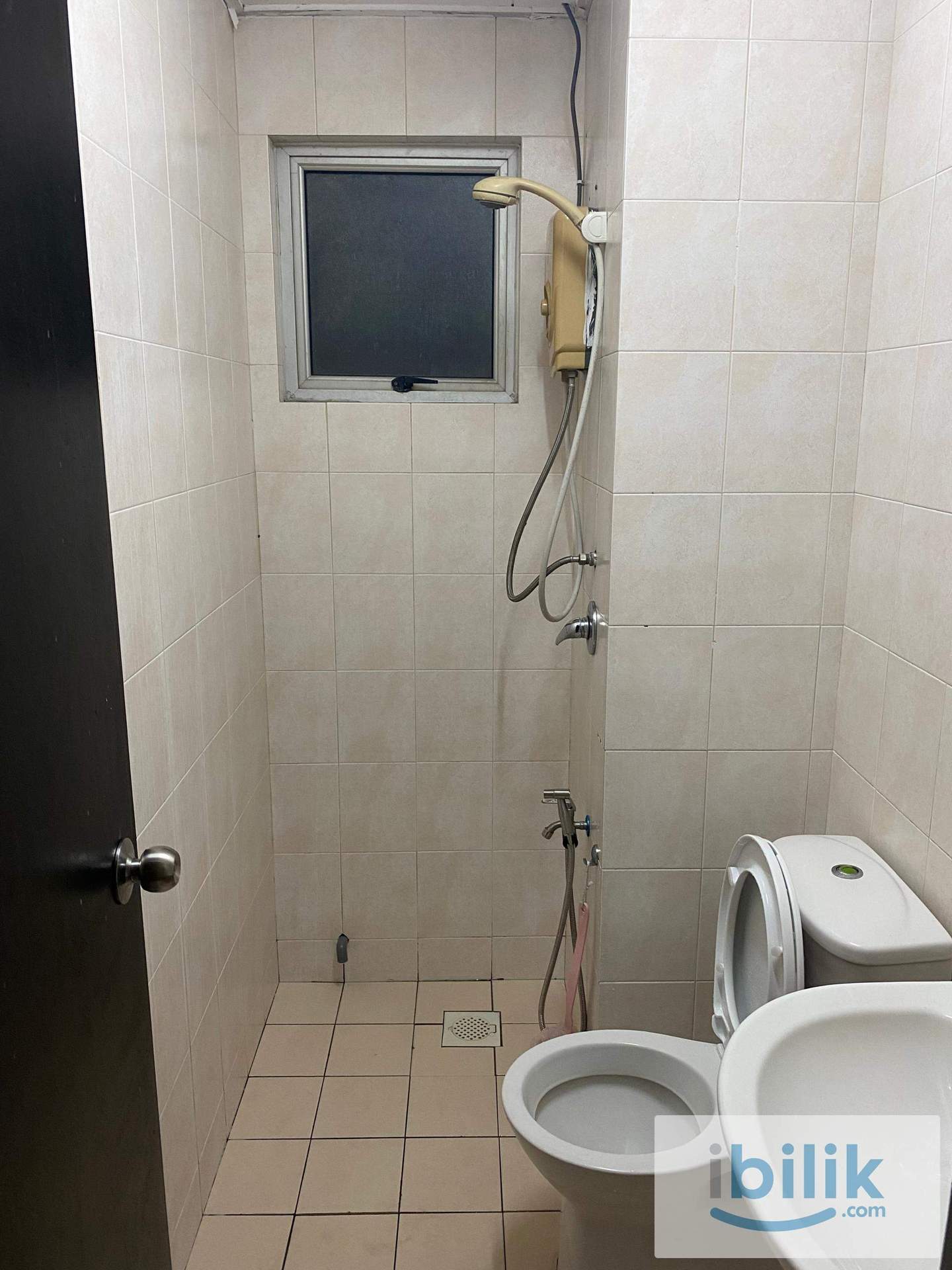 Master Room Walk 3 min to LRT Kelana Jaya Line Asia Jaya Station with Cover Walk Way Petaling Jaya Room For Rent - Image 6