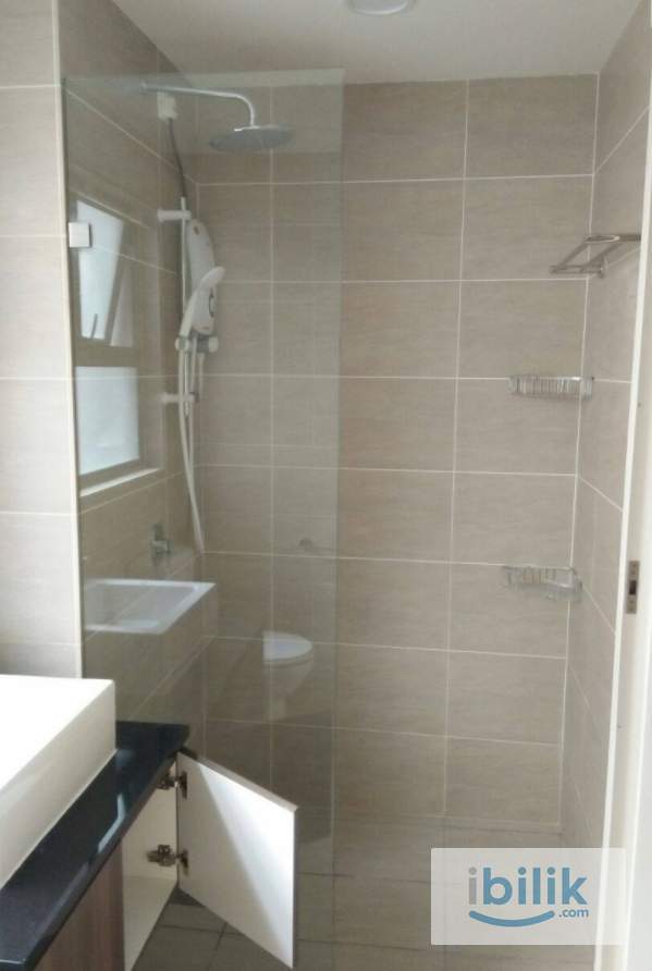Middle Air Con Room in Kayu Ara, Petaling Jaya - Image 3