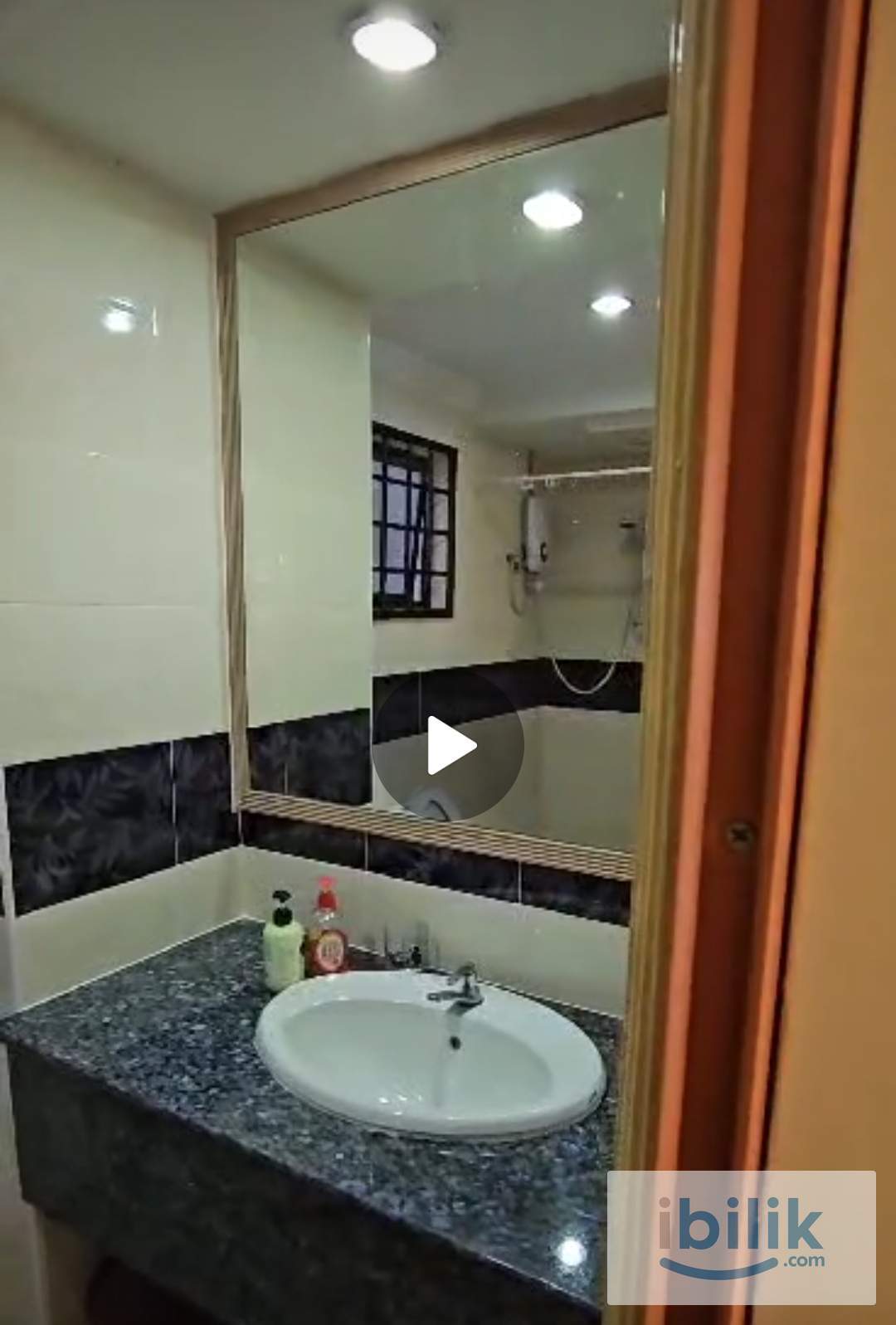 Beautiful Master Bedroom near Oriental Straits Medical Centre - Image 3