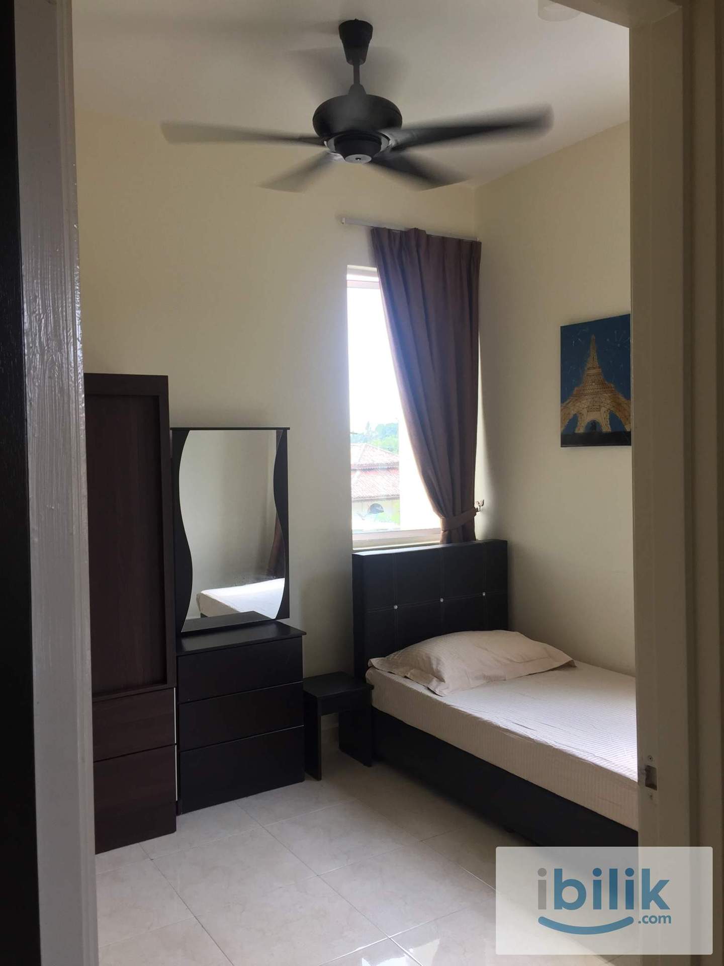 Comfy Middle Room for Female Only - Image 1