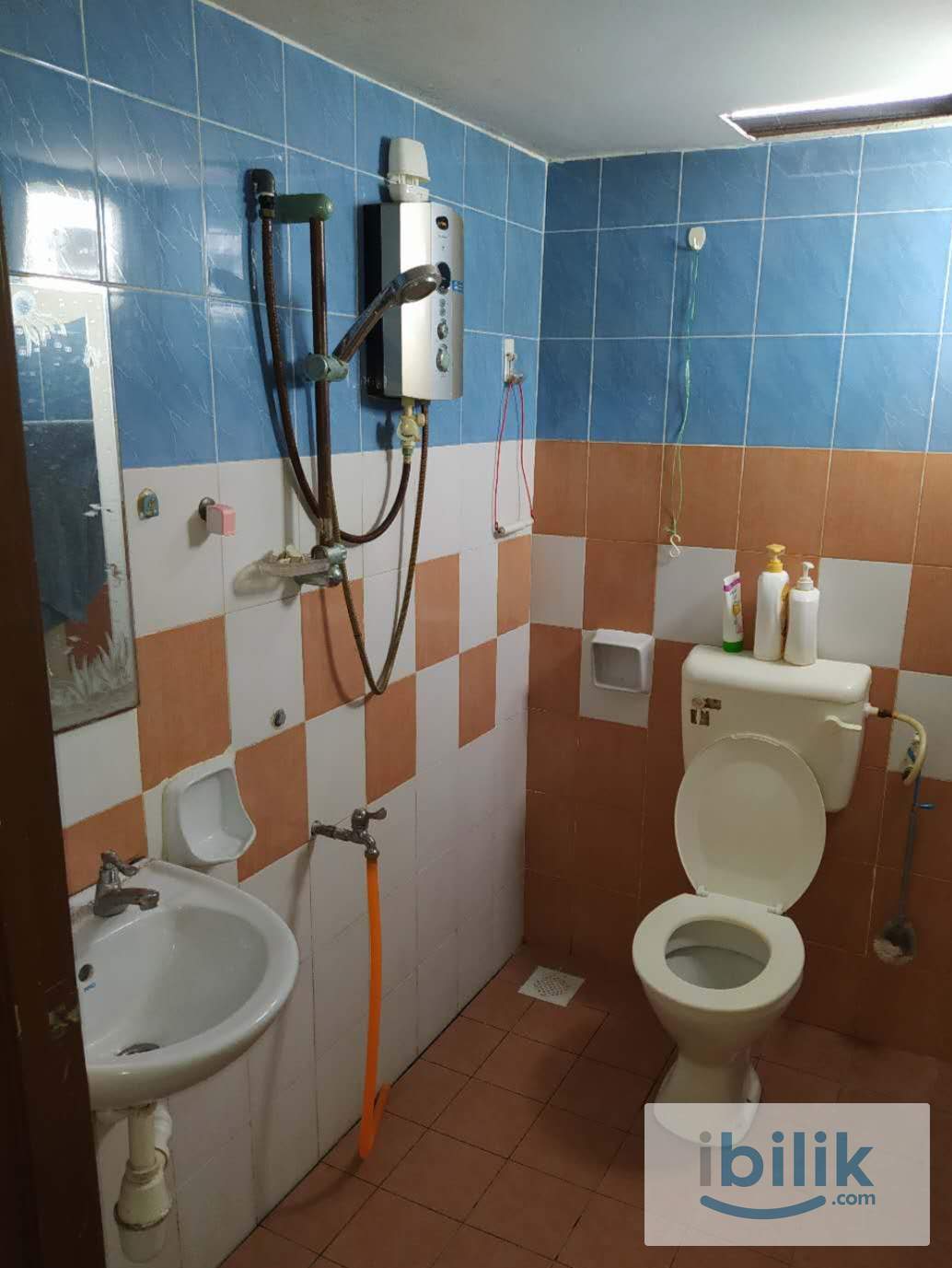 Taman bukit indah flat room for rent - Image 1