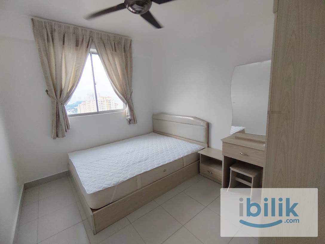 Middle Room for Rent (Prefer Chinese Female) - Image 1