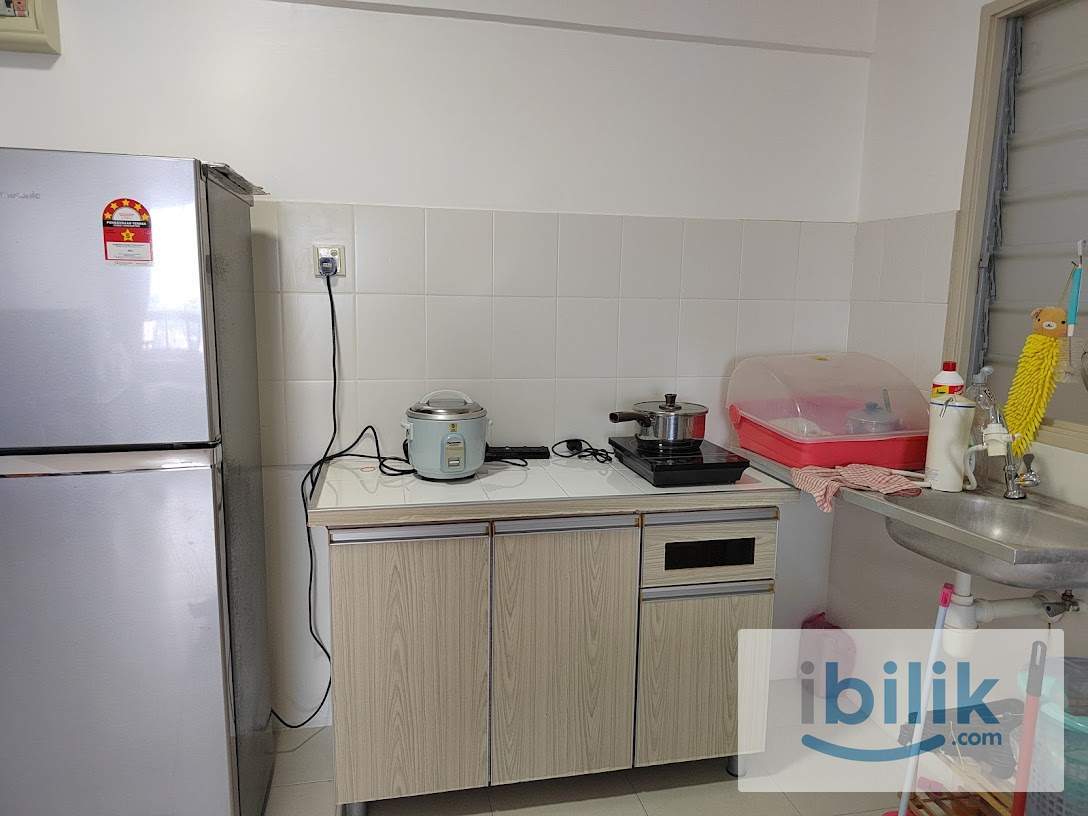 Middle Room for Rent (Prefer Chinese Female) - Image 3