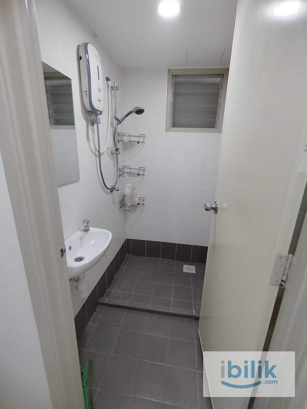 Middle Room for Rent (Prefer Chinese Female) - Image 5