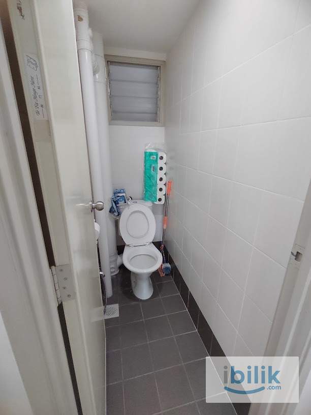 Middle Room for Rent (Prefer Chinese Female) - Image 6