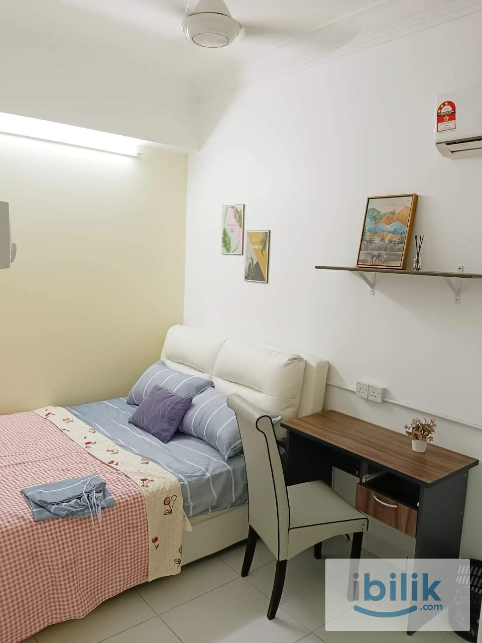 BIG ROOM IN ELIT CONDO BAYAN BARU NO ATT BATHROOM FOR RENT. - Image 1
