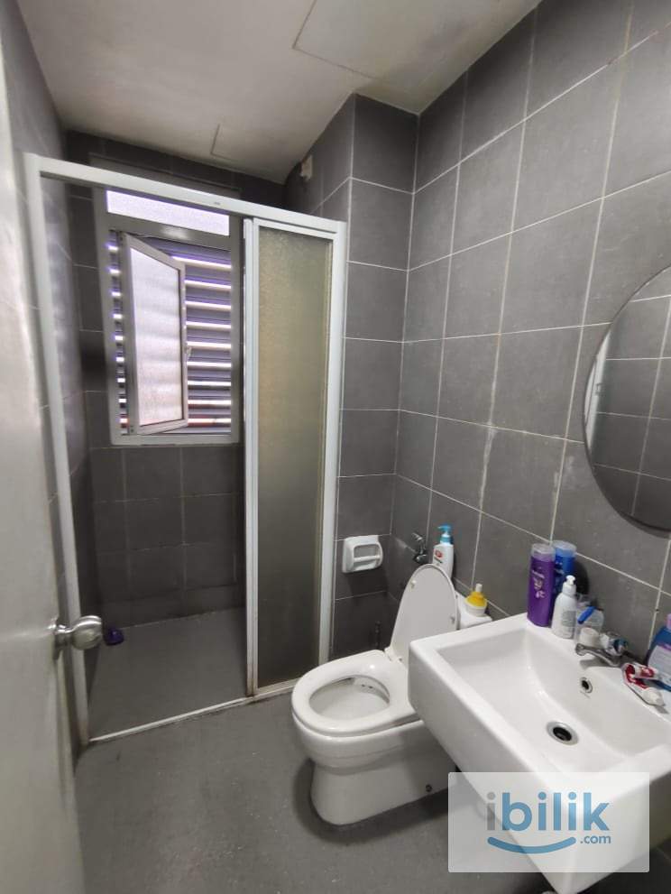 ASAP: V Residensi 2 Batu 3 Shah Alam - Master Room - Image 1