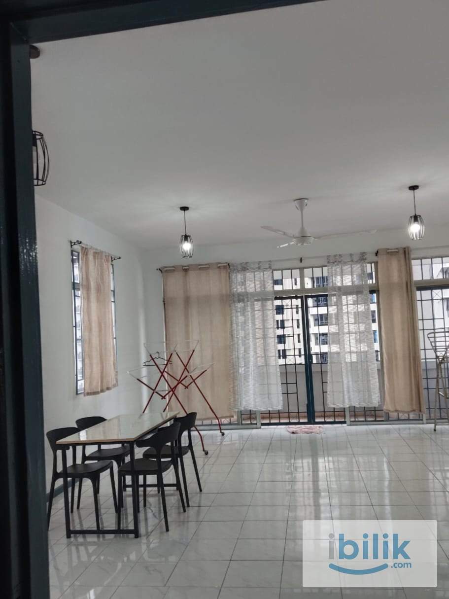 Middle Room At Bukit OUG, Kuala Lumpur - Image 2
