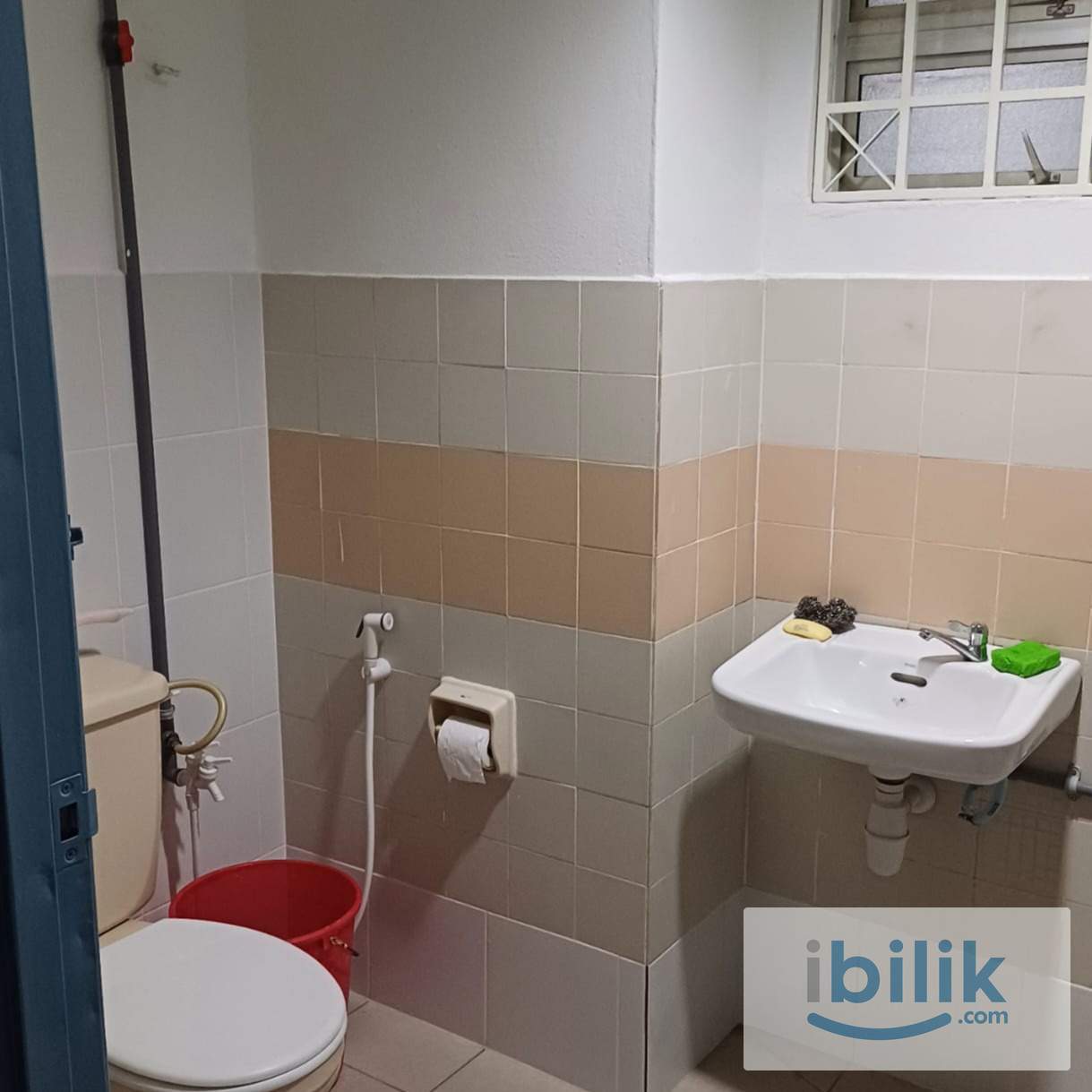 Middle Room At Bukit OUG, Kuala Lumpur - Image 4