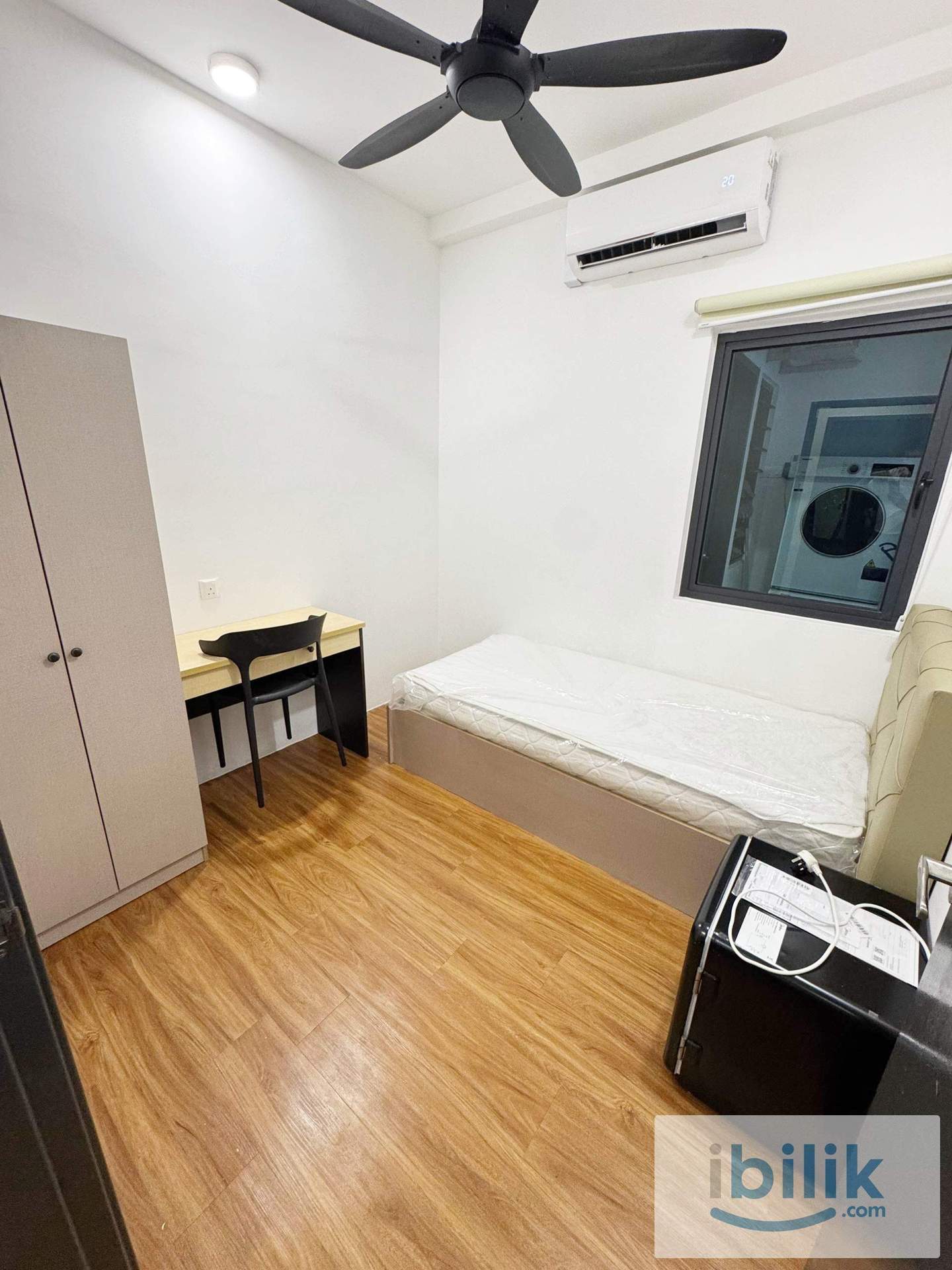 Small Room with 1 GBPS WIFI - Image 1
