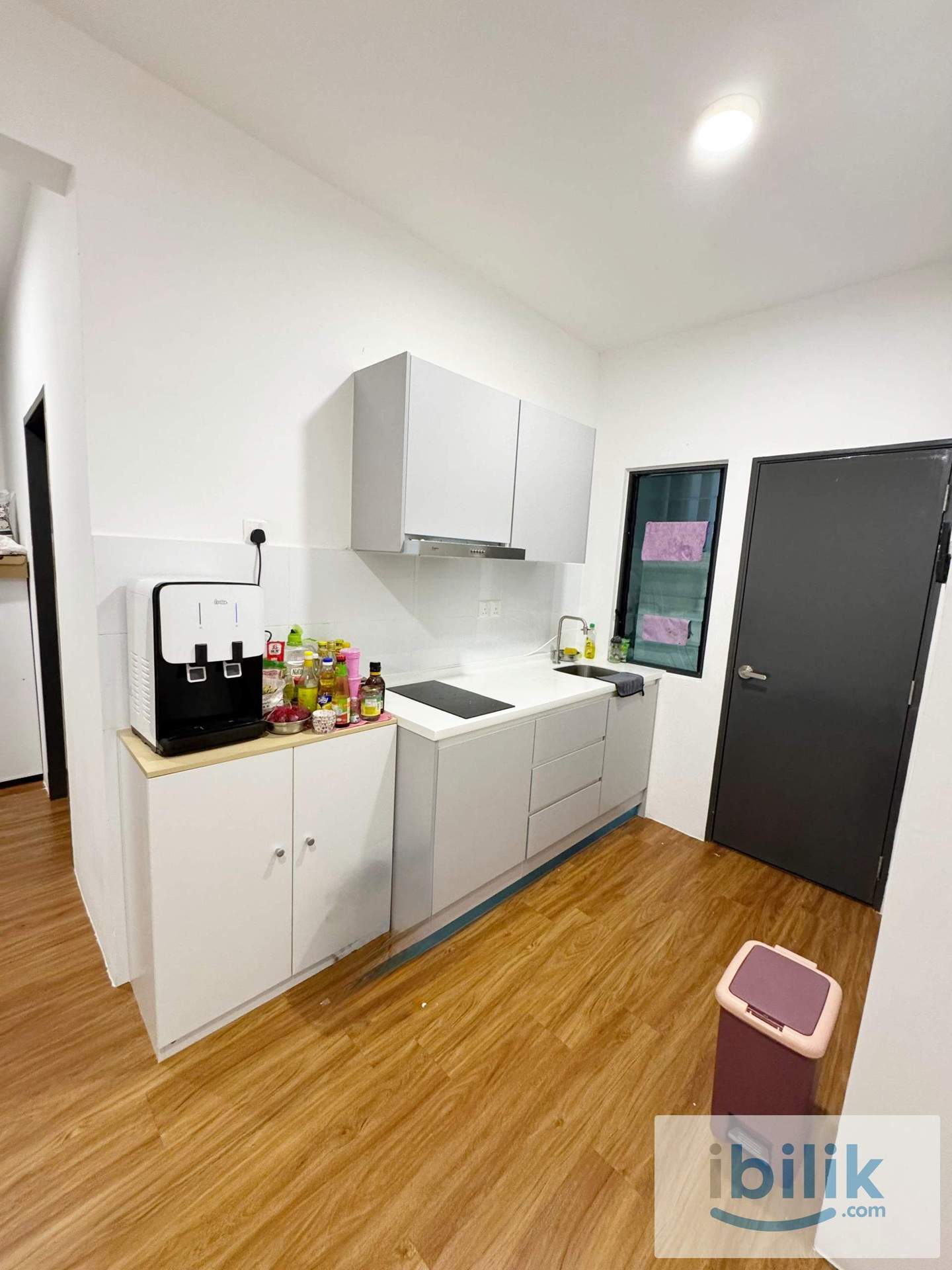 Small Room with 1 GBPS WIFI - Image 3