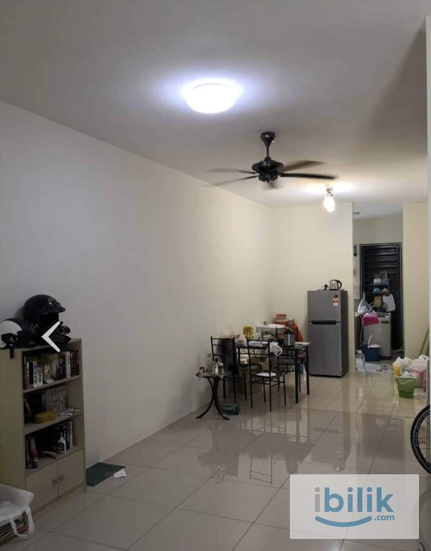 Spacious room with shared bathroom - Image 3