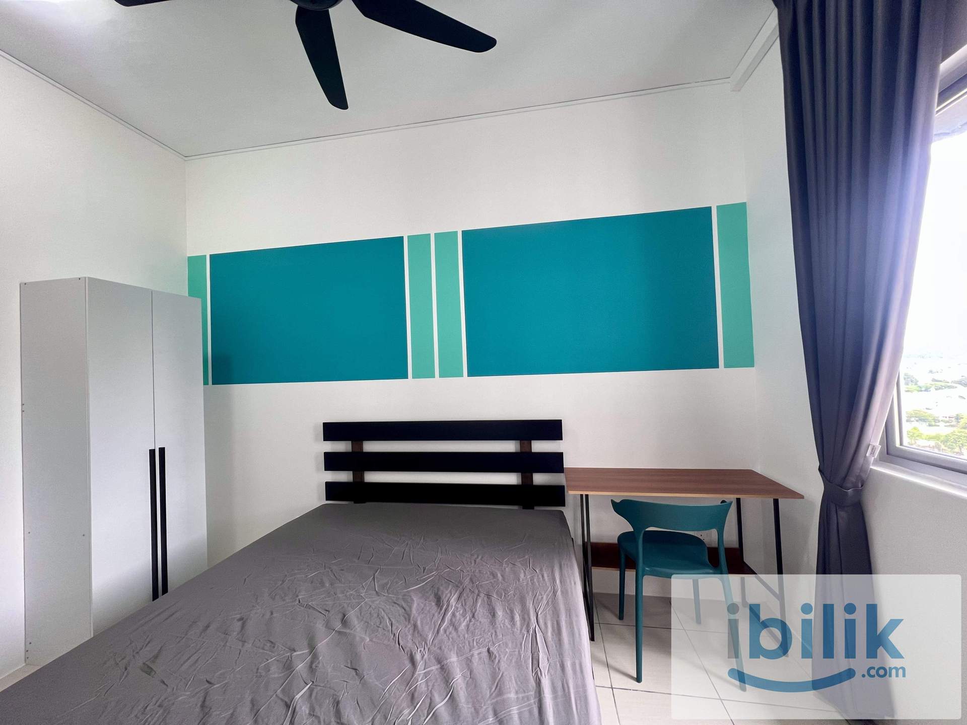 Middle room queen bed- muslim female - Image 2