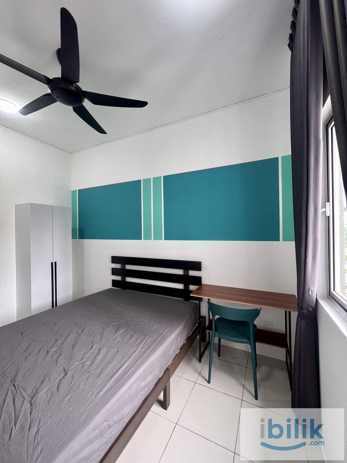 Middle room queen bed- muslim female - Image 3