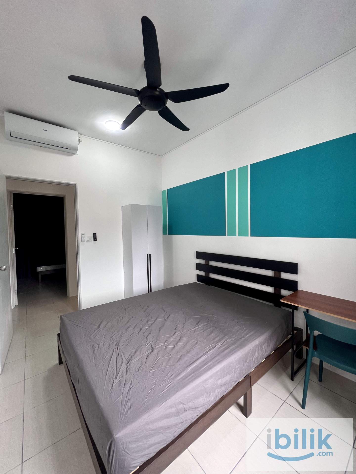 Middle room queen bed- muslim female - Image 4