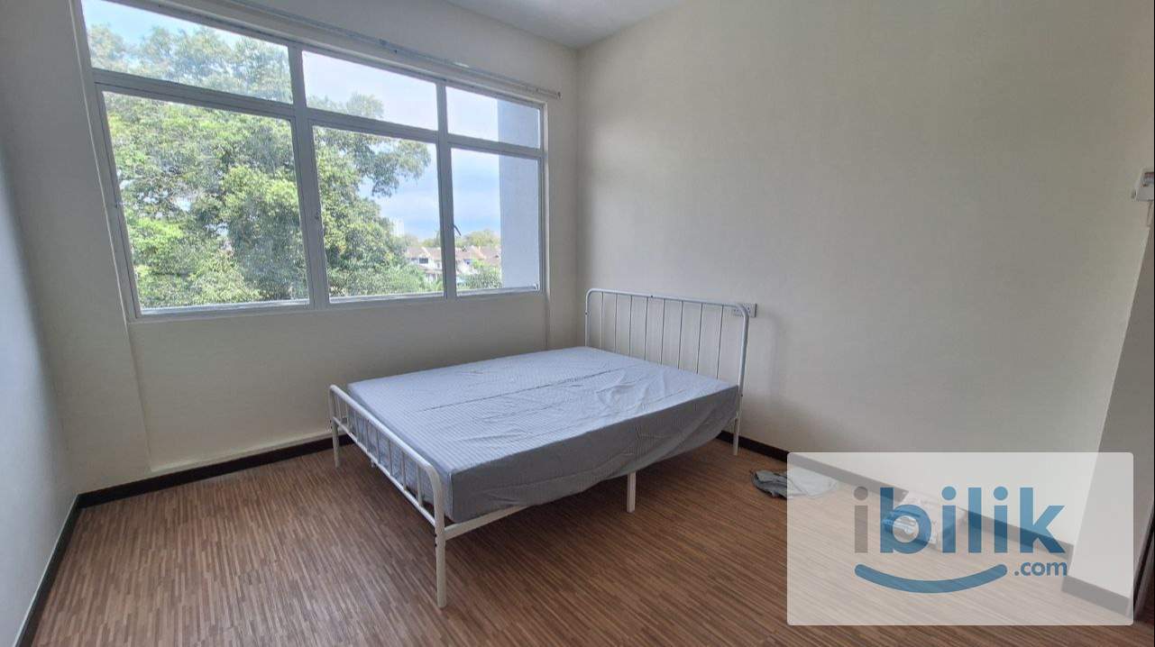 Middle Room at Permas Jaya, Johor Bahru, Fully Furnishes - Image 9