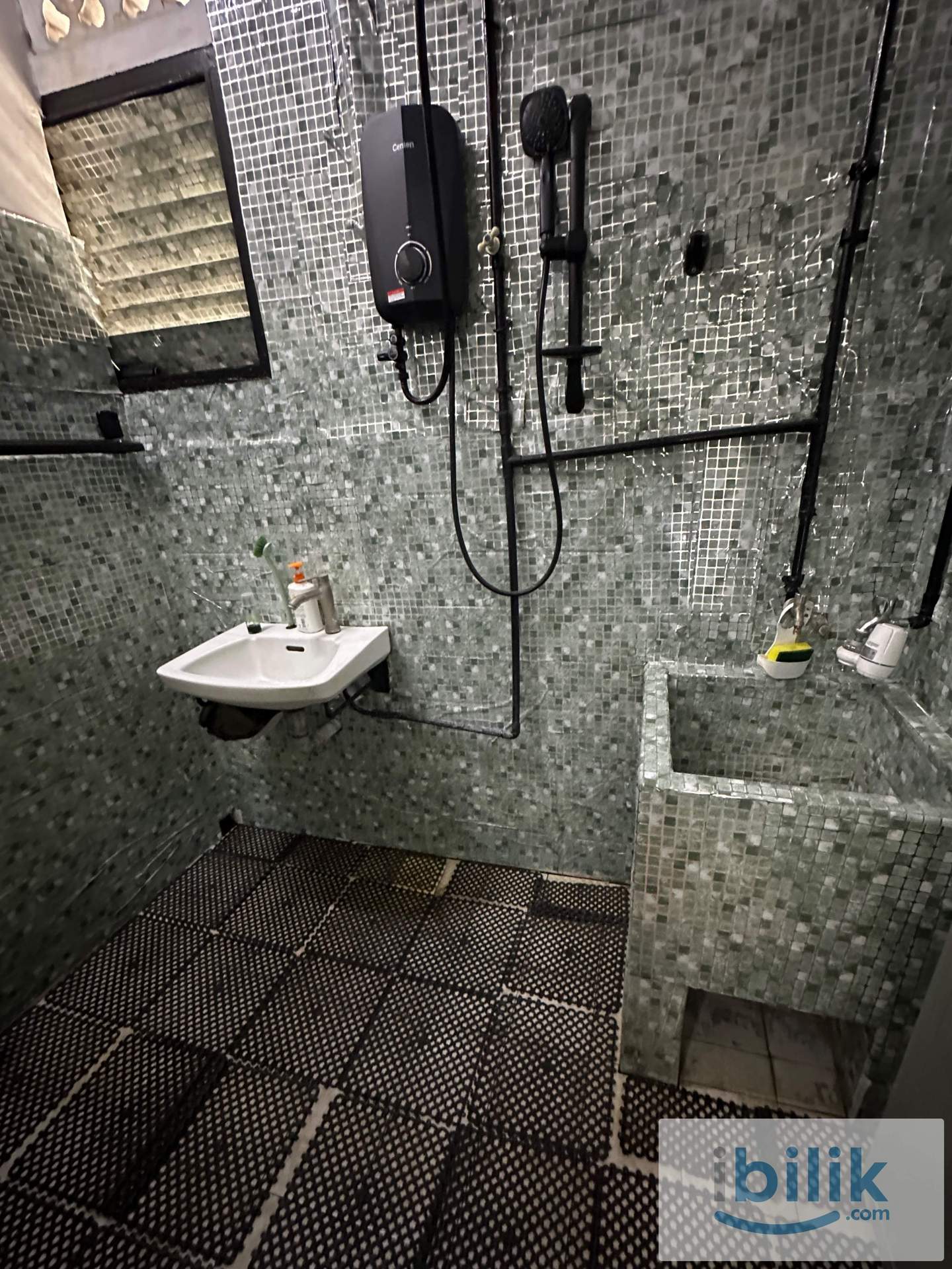 Single room to let at Section 17 Petaling jaya  - Image 1