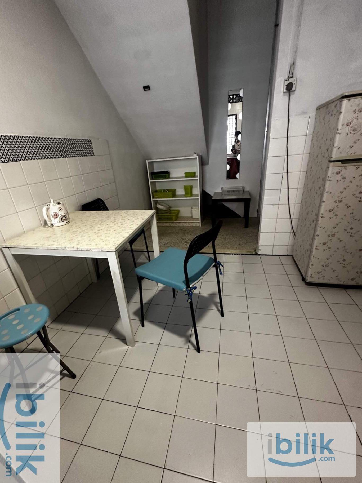En-suite master bedroom to Let at Section 17 , Petaling Jaya  - Image 2