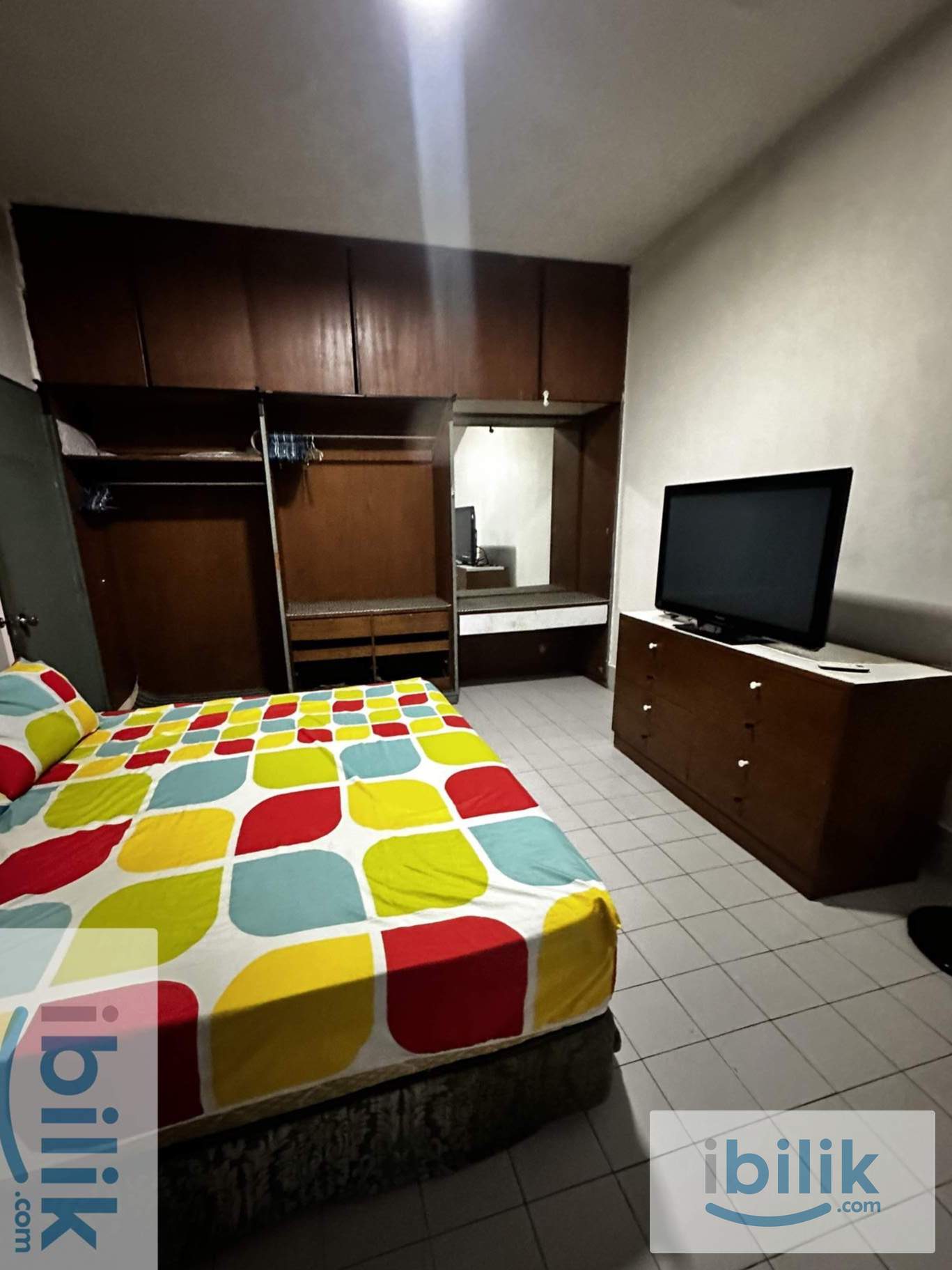 En-suite master bedroom to Let at Section 17 , Petaling Jaya  - Image 1
