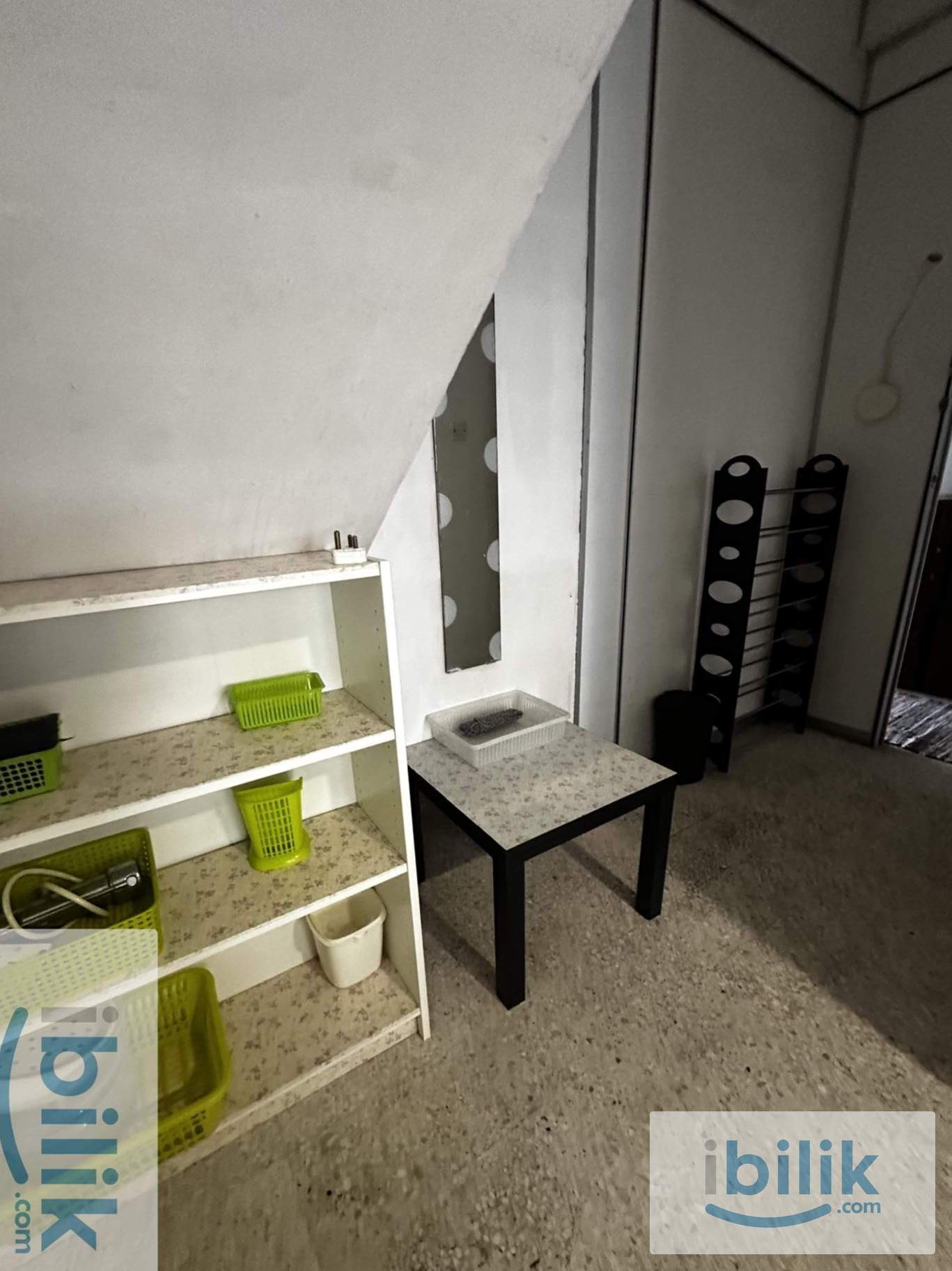 En-suite master bedroom to Let at Section 17 , Petaling Jaya  - Image 3