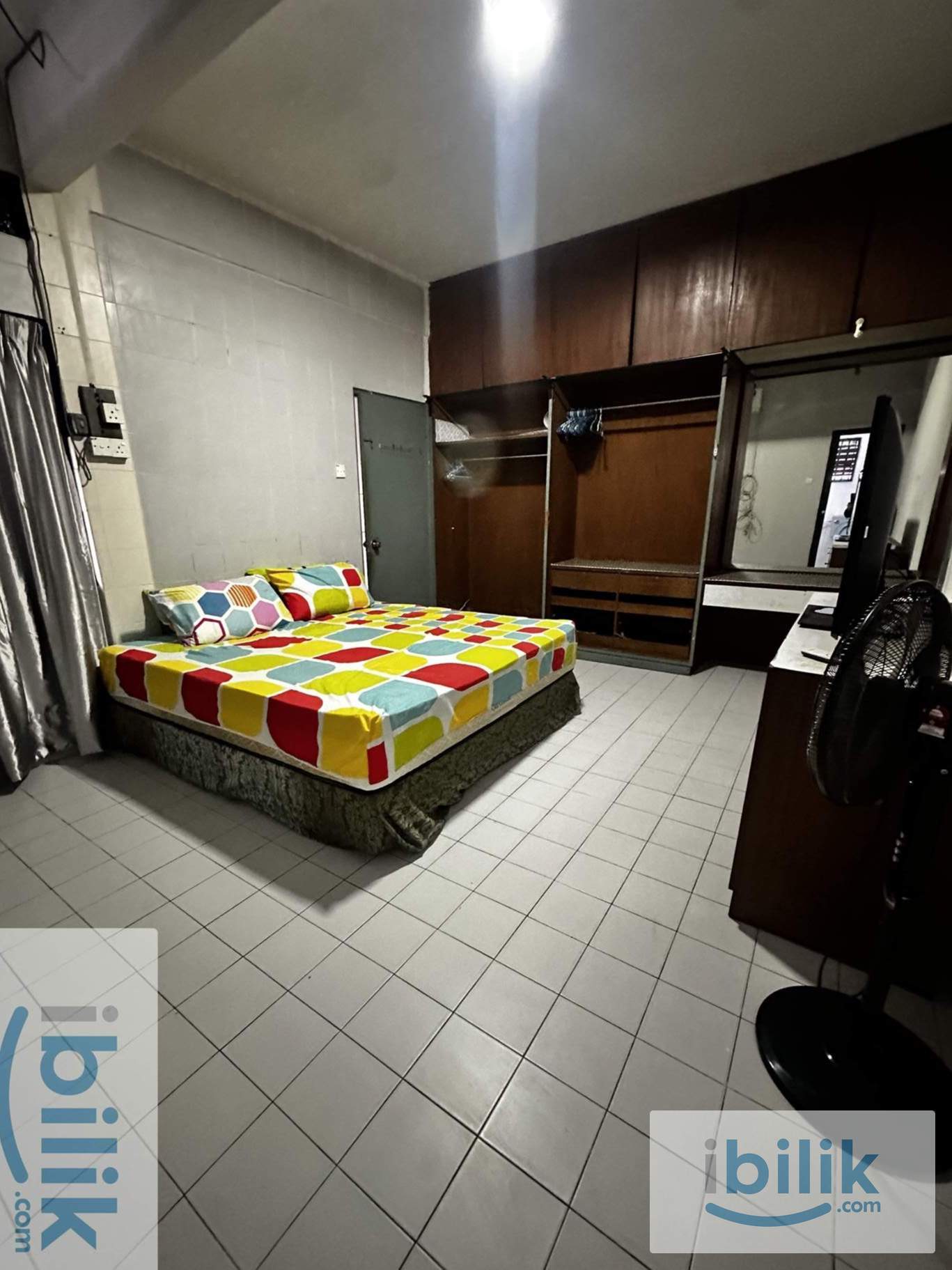 Big en-suite master bedroom attached bathroom at section 17 petaling jaya to let  - Image 4