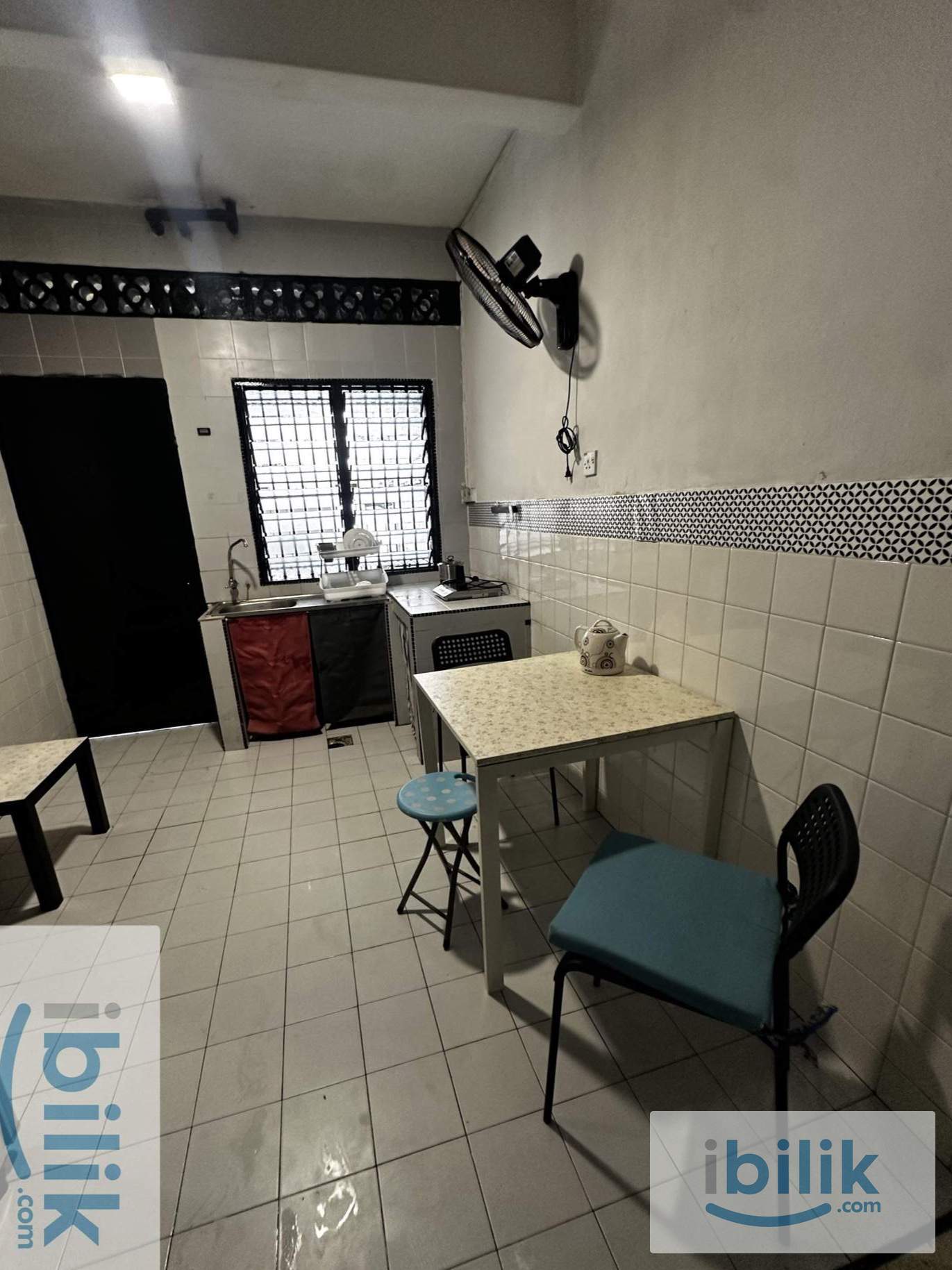 Big en-suite master bedroom attached bathroom at section 17 petaling jaya to let  - Image 2