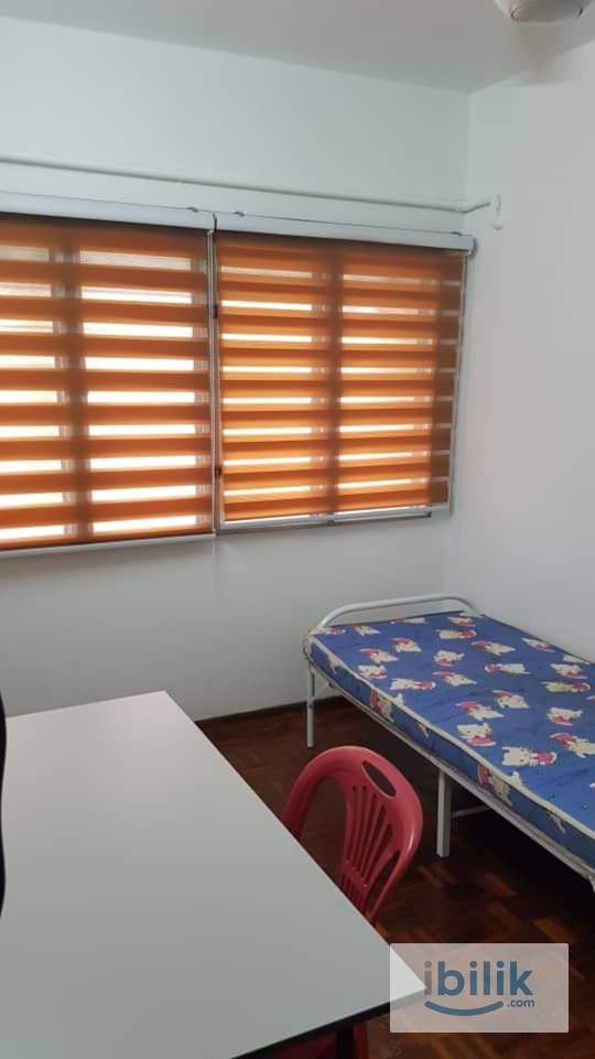 Middle room at Happy Mansion - Image 2