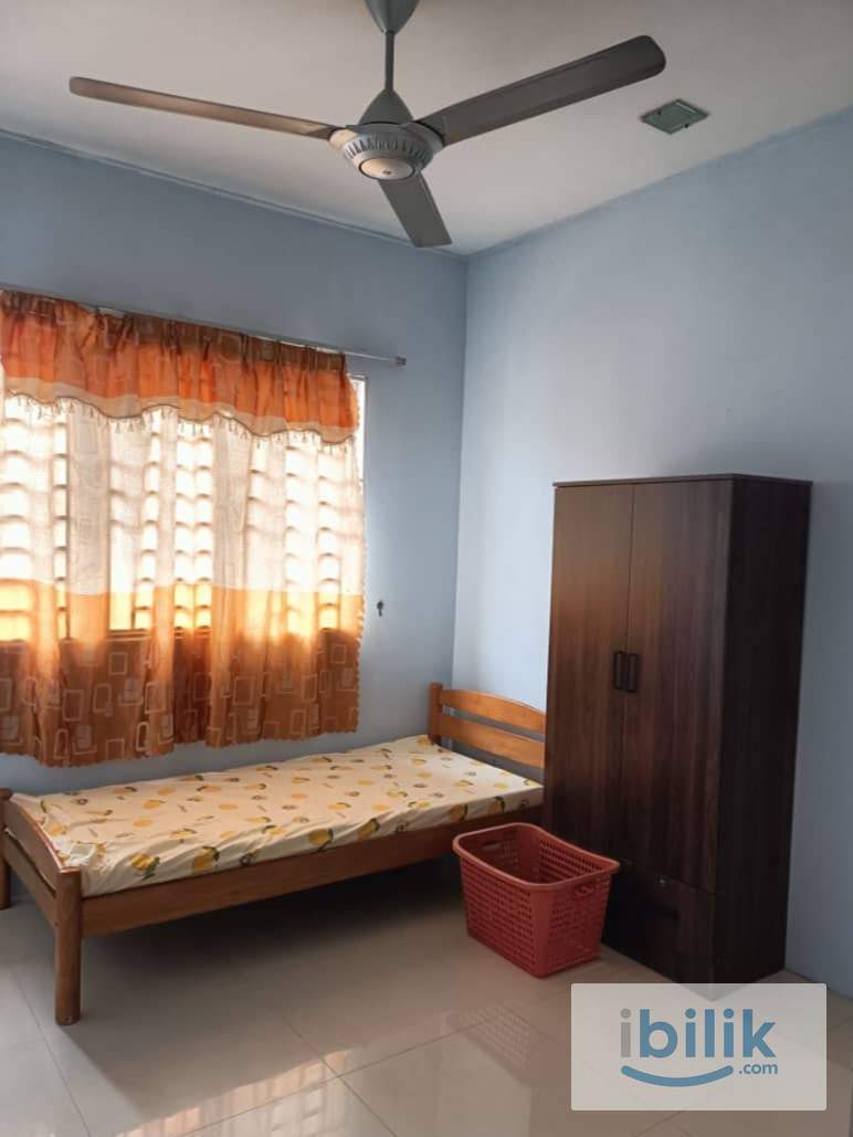 Setia Alam 排屋出租 -- 中房 (Medium Room Rent) - Image 1