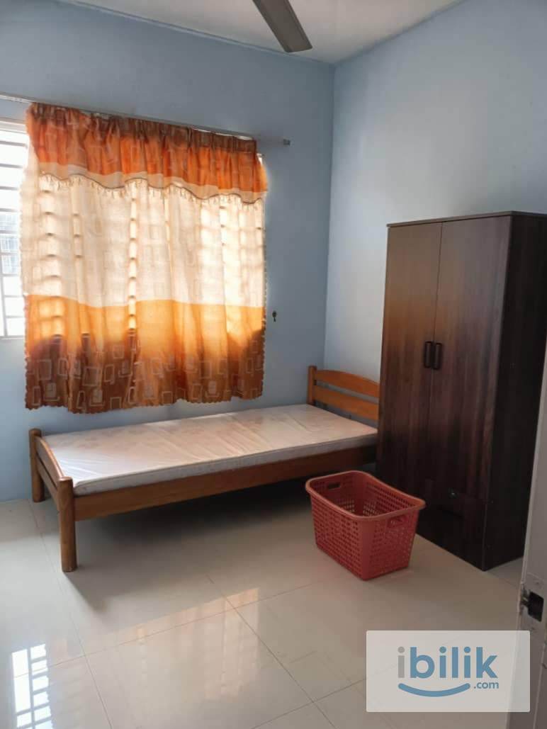 Setia Alam 排屋出租 -- 中房 (Medium Room Rent) - Image 1