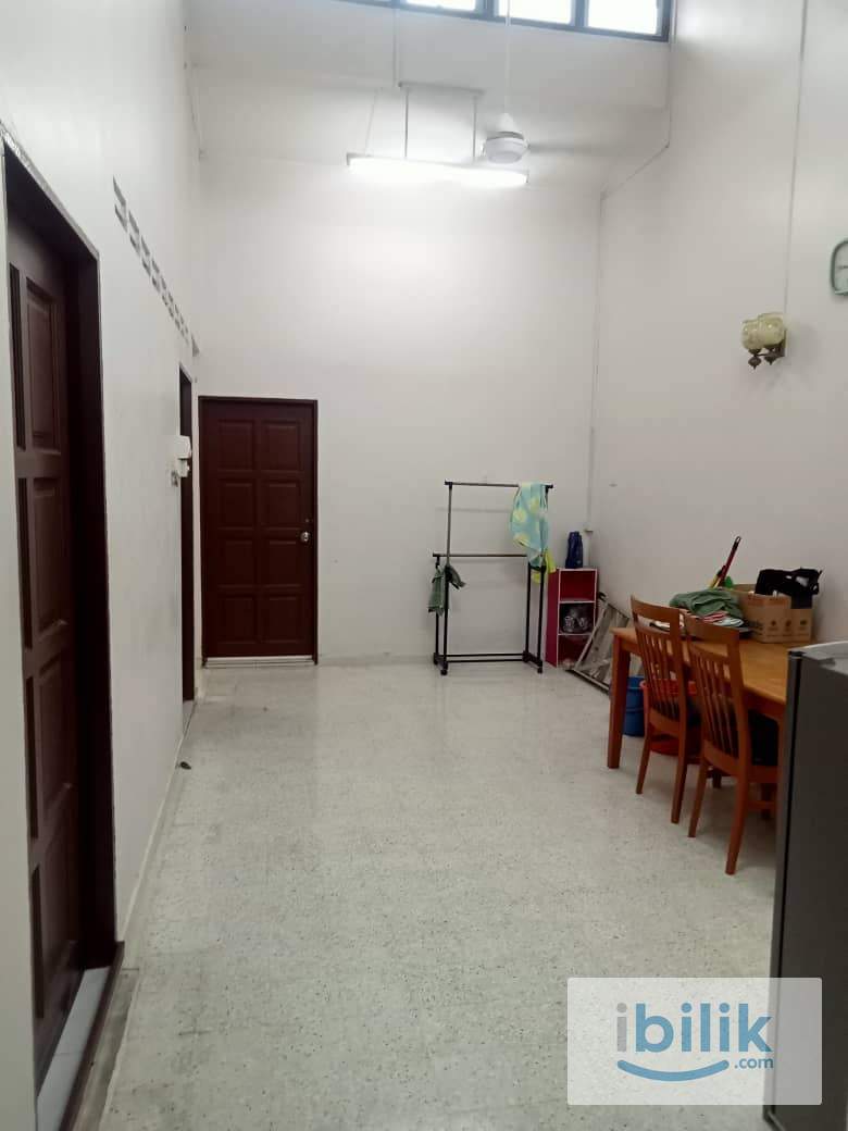 Middle room in Tmn melaka baru - Image 1