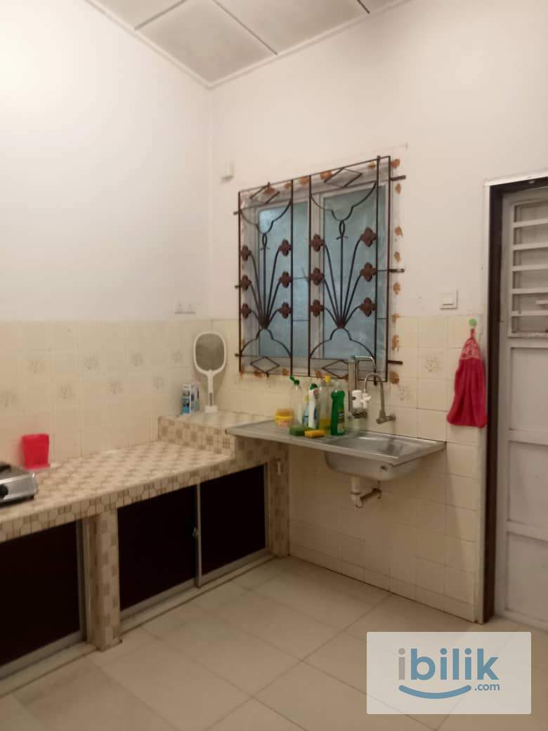 Middle room in Tmn melaka baru - Image 3