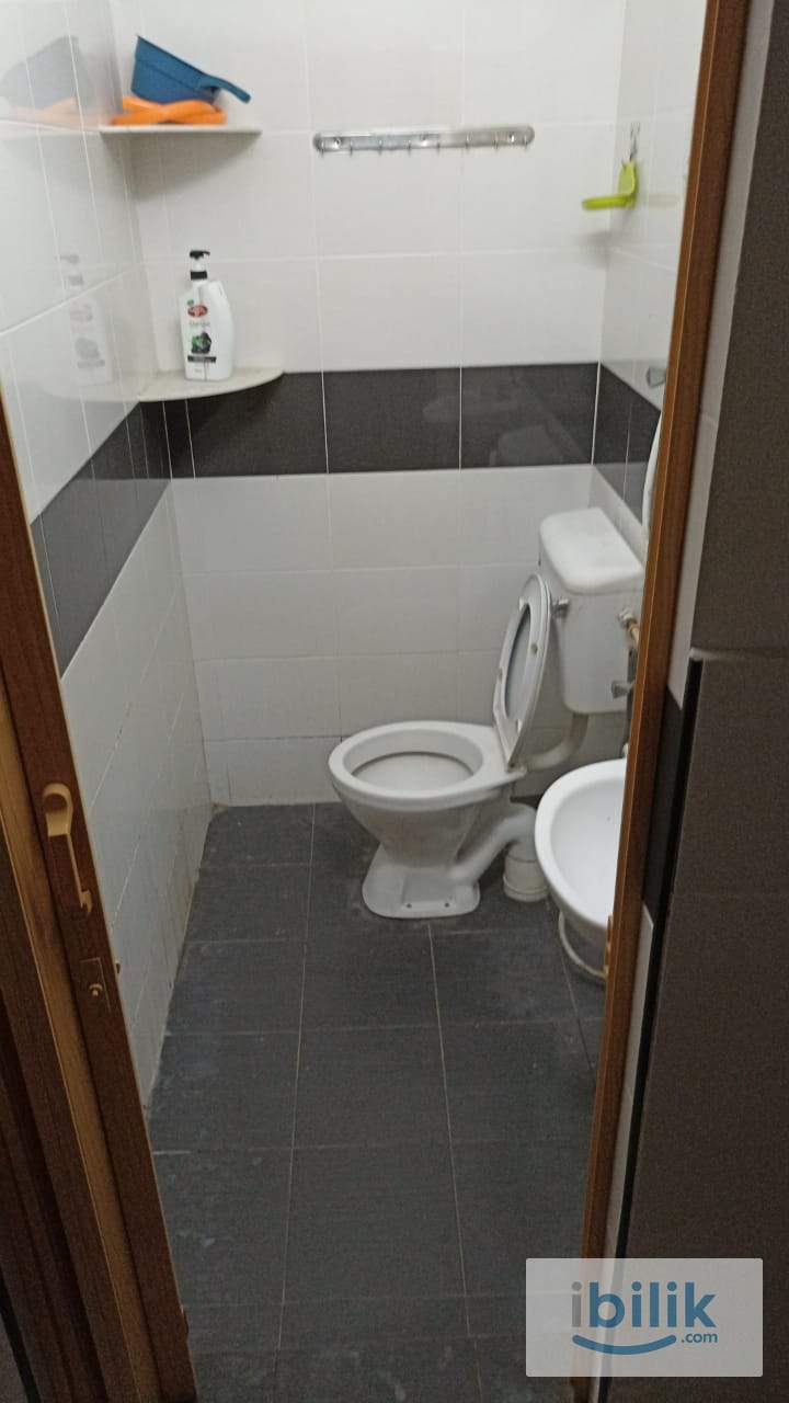 Middle room in Tmn melaka baru - Image 2