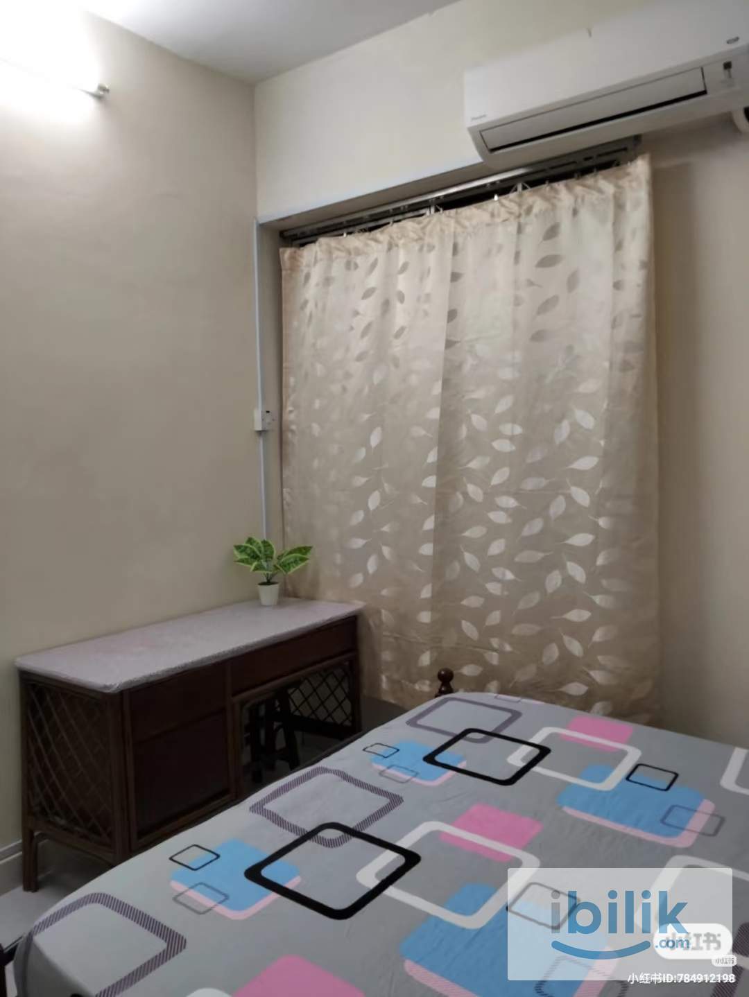 Cozy Middle Room  - Image 1