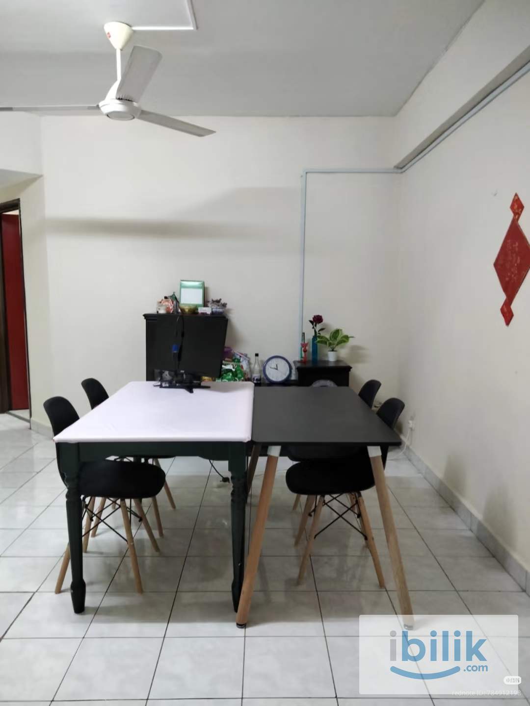 Cozy Middle Room  - Image 3