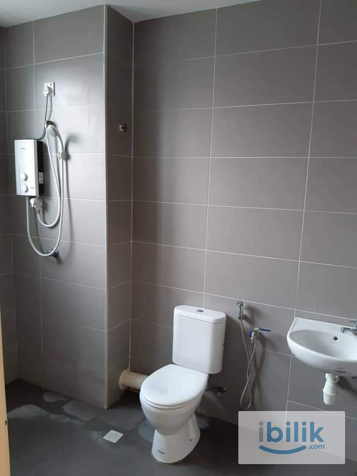 Small Room with Balcony - Image 3