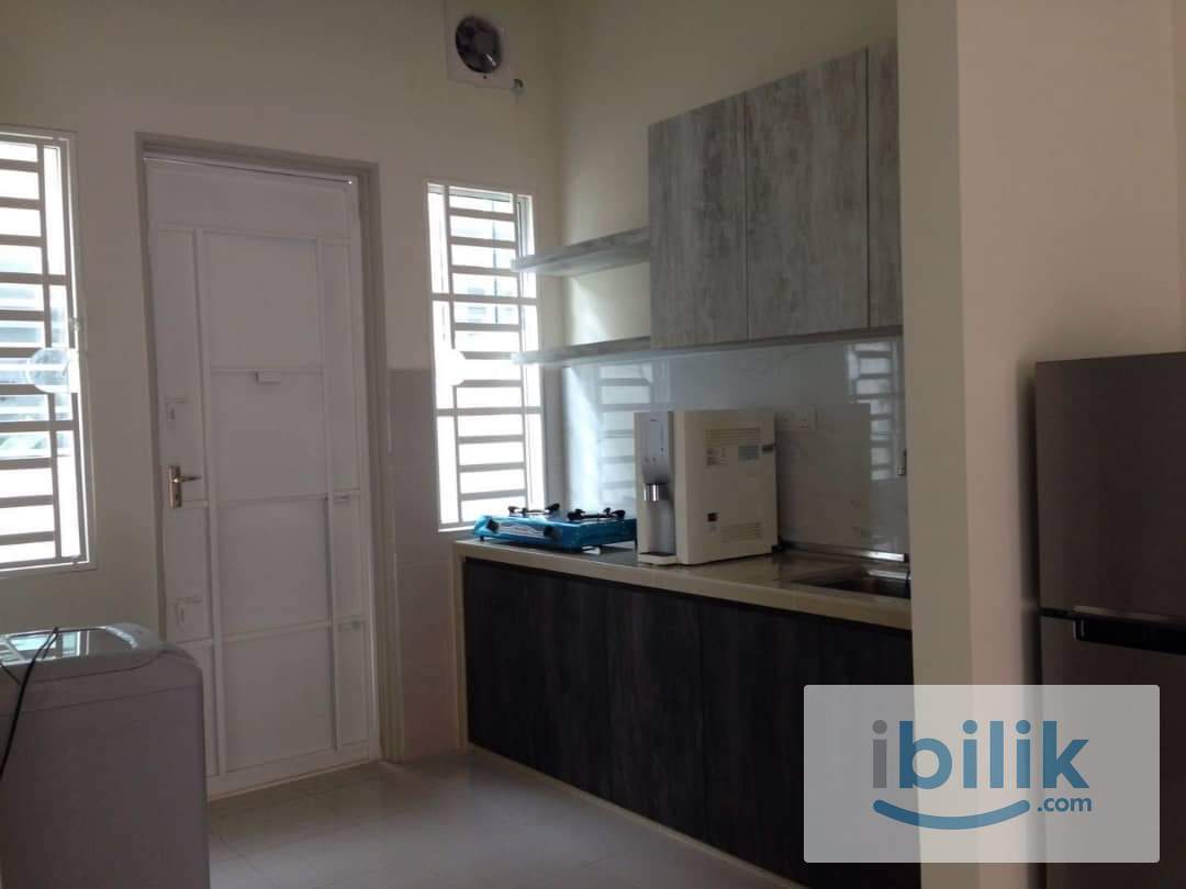 Small Room with Balcony - Image 5