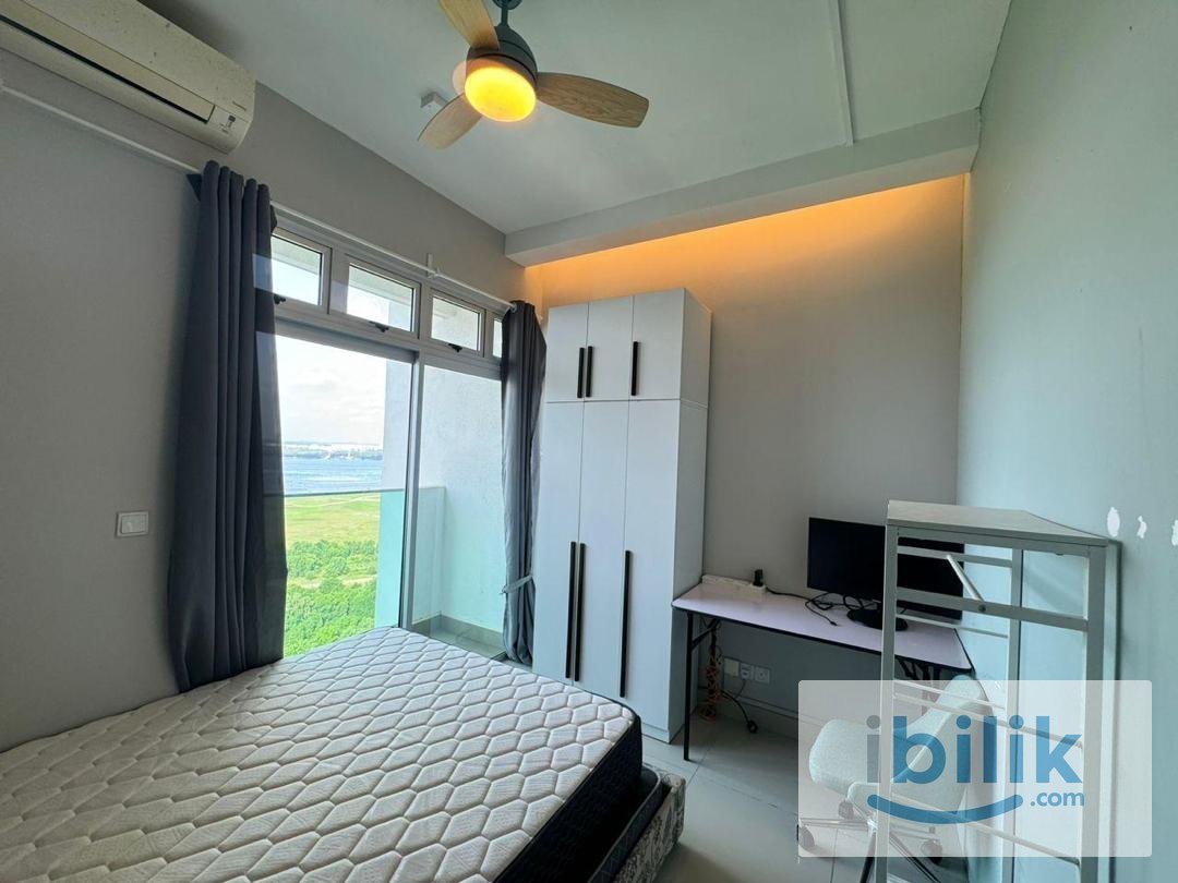Medium Room with privacy Balcony Meridin Bayvue Residence Masai Johor - Image 1