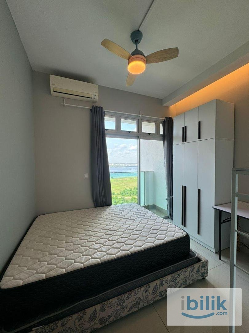 Medium Room with privacy Balcony Meridin Bayvue Residence Masai Johor - Image 2