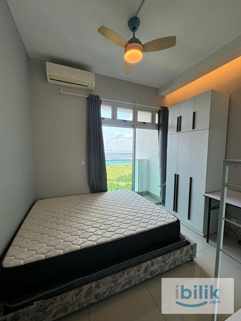 Medium Room with privacy Balcony Meridin Bayvue Residence Masai Johor - Image 4