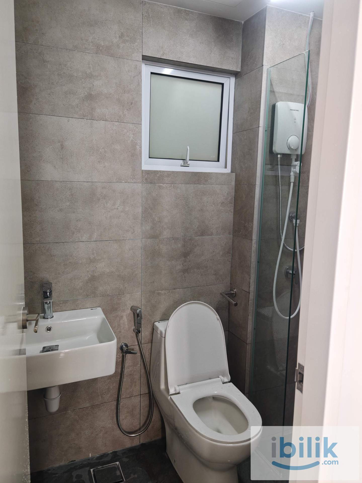 Mesahill Nilai Master Room with Private Bathroom - Image 3