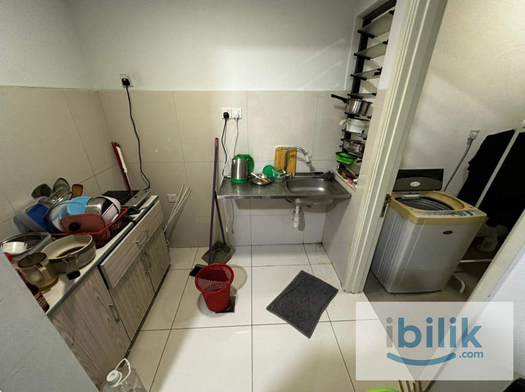 Mid Room Rental aircond wifi washing machine fridge, walk to MRT Putra Permai PY37 near Giant NSK Seri Kembangan - Image 2